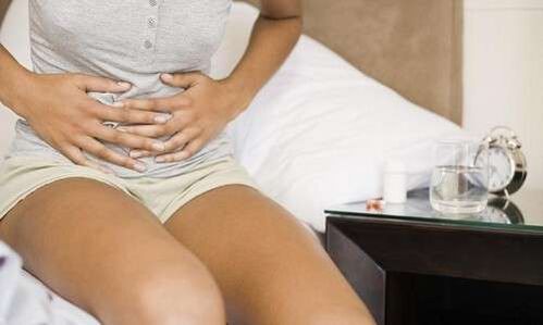 abdominal pain caused by the presence of parasites
